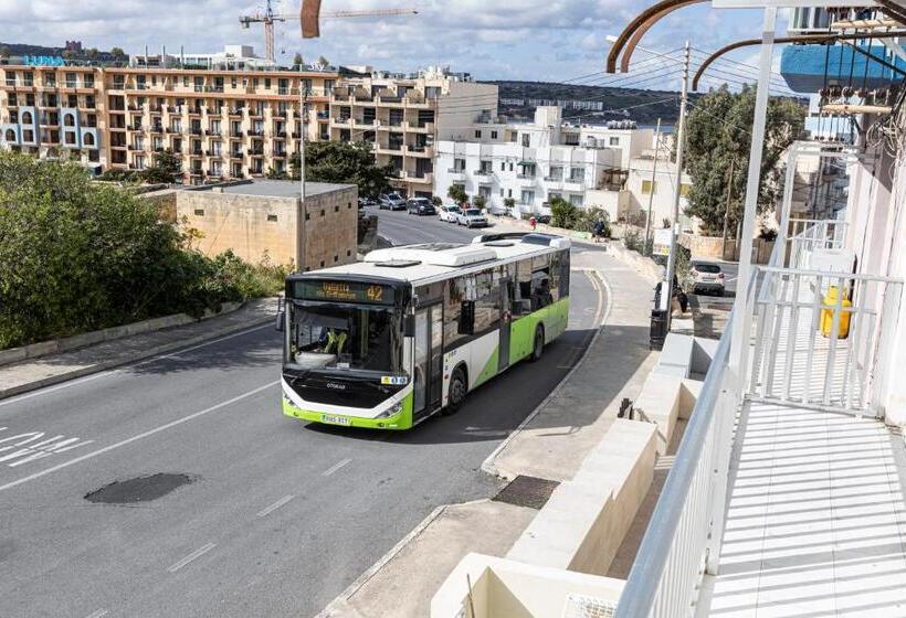 Seaside Flat With Scenic Country Views