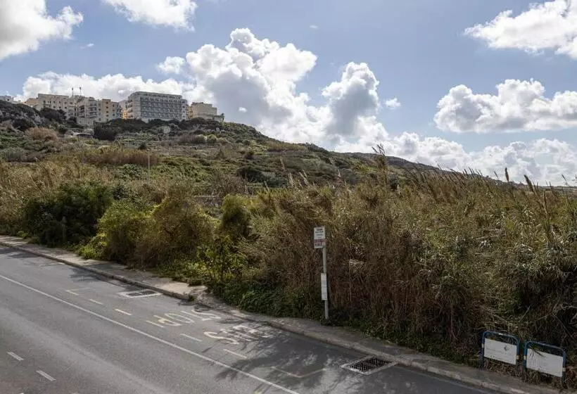 Seaside Flat With Scenic Country Views