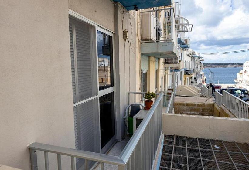 Seaside Flat With Scenic Country Views