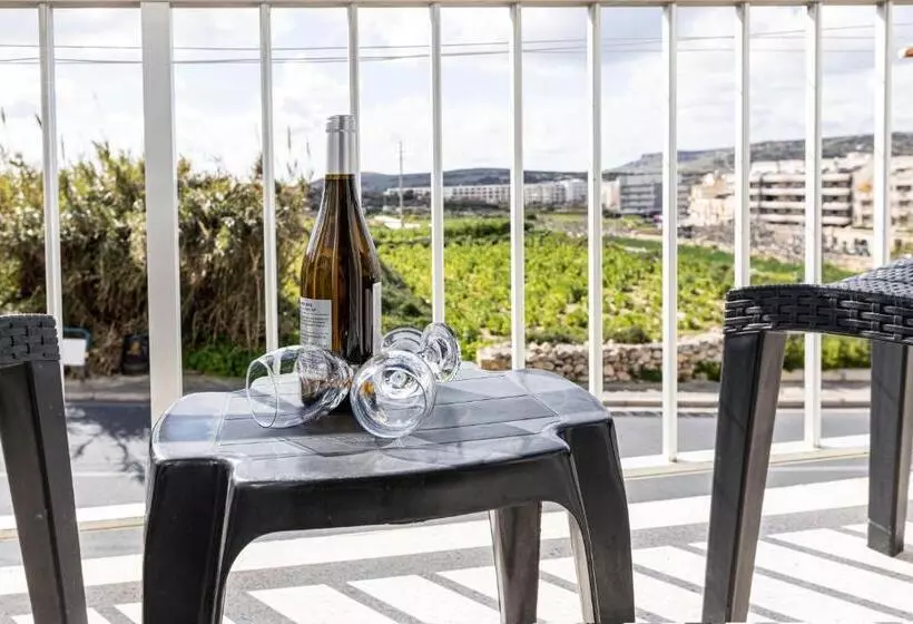 Seaside Flat With Scenic Country Views