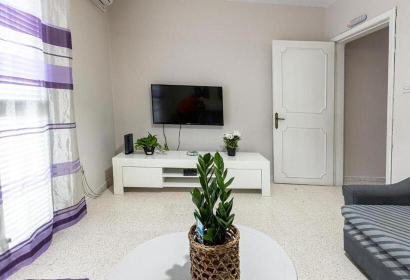 Seaside Flat With Scenic Country Views