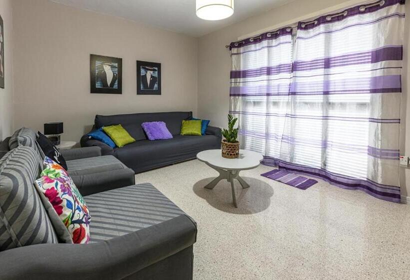 Seaside Flat With Scenic Country Views