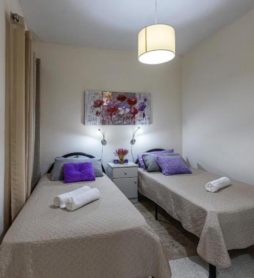 Seaside Flat With Scenic Country Views