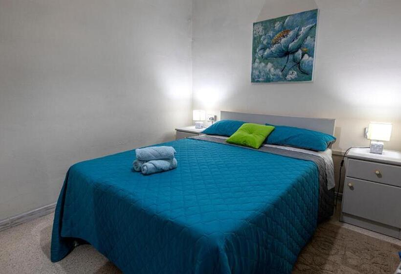 Seaside Flat With Scenic Country Views