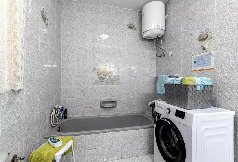 Seaside Flat With Scenic Country Views