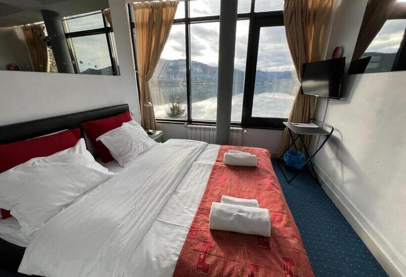 Vila Franceză Cazare Cu Jacuzzi Pe Malul Lacului Colibița