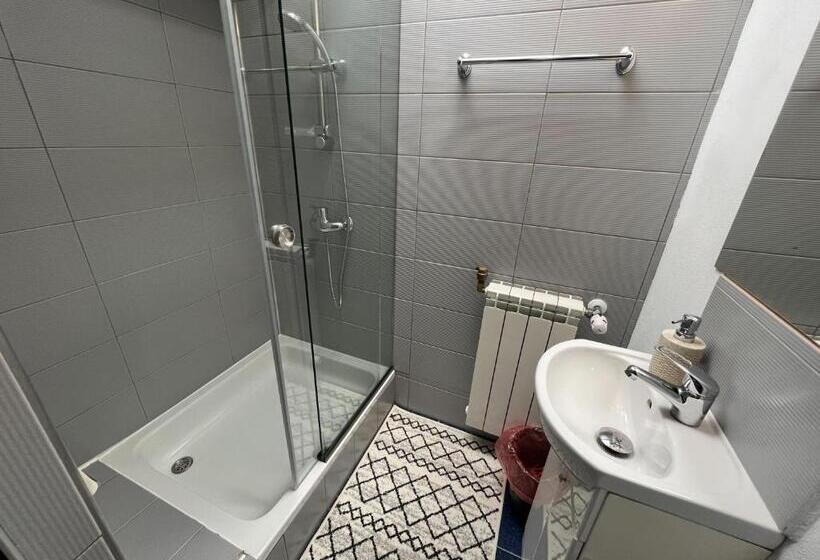 Vila Franceză Cazare Cu Jacuzzi Pe Malul Lacului Colibița