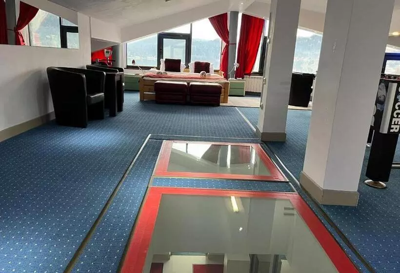 Vila Franceză   Cazare Cu Jacuzzi Pe Malul Lacului Colibița