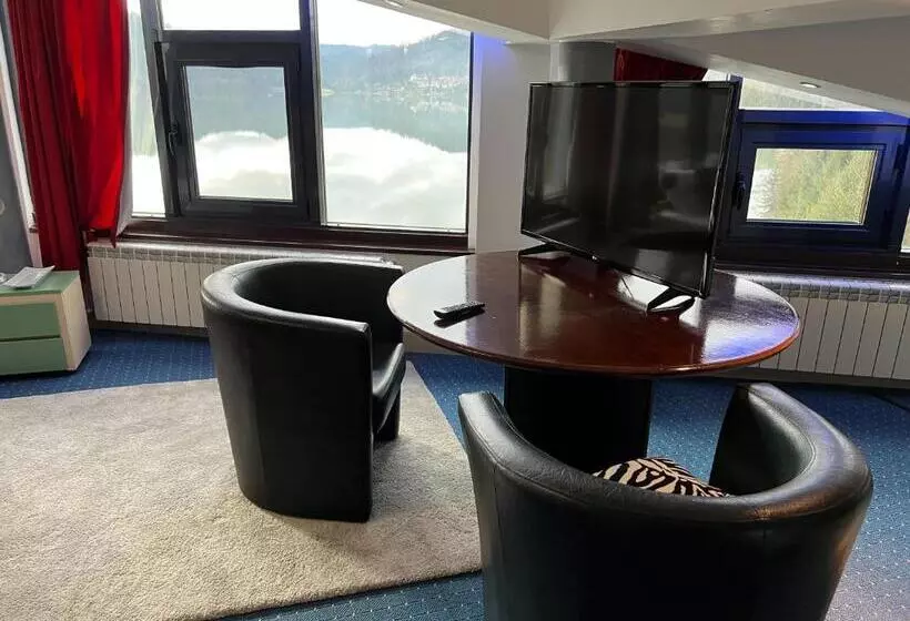 Vila Franceză   Cazare Cu Jacuzzi Pe Malul Lacului Colibița