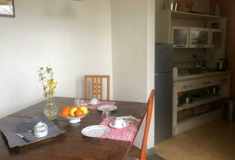 La Tinaia Del Glicine