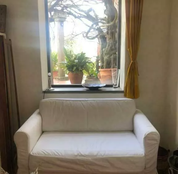 La Tinaia Del Glicine