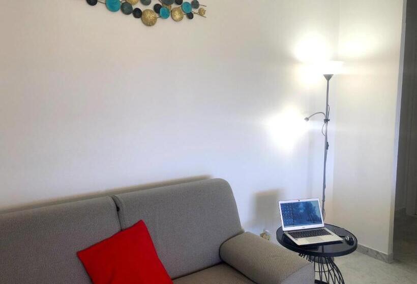 Havre De Paix En Méditerranée Avec Piscine Et Parking Privé