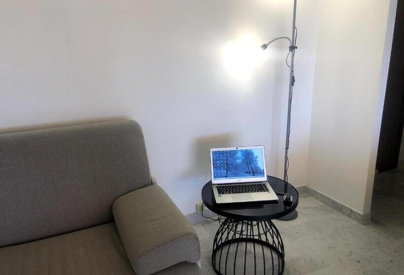 Havre De Paix En Méditerranée Avec Piscine Et Parking Privé