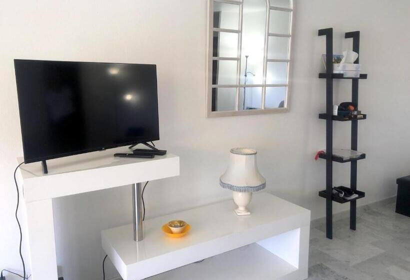 Havre De Paix En Méditerranée Avec Piscine Et Parking Privé