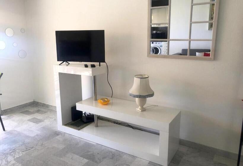 Havre De Paix En Méditerranée Avec Piscine Et Parking Privé