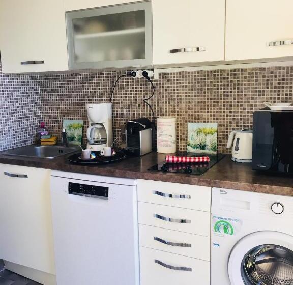 Havre De Paix En Méditerranée Avec Piscine Et Parking Privé