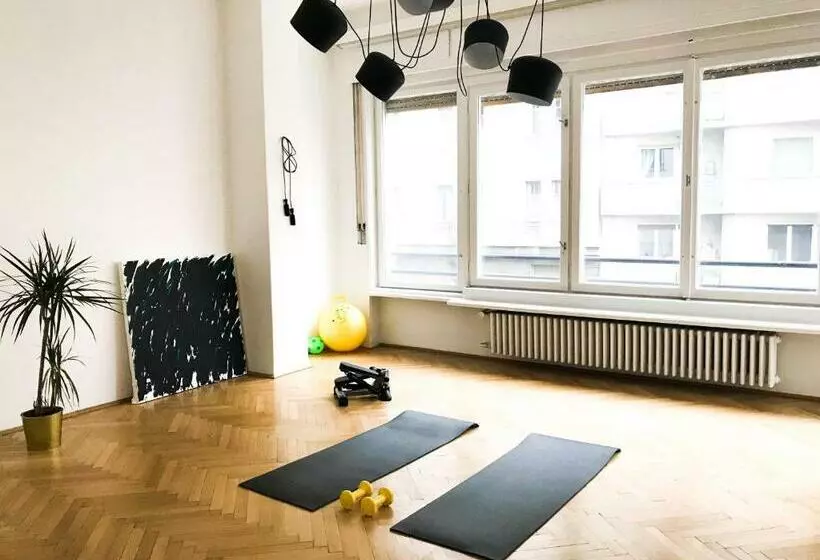 Spacious Bauhaus Icon Flat With Fitness Room In Central Buda, Close To The River And Margaret Island