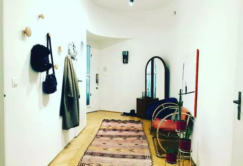 Spacious Bauhaus Icon Flat With Fitness Room In Central Buda, Close To The River And Margaret Island
