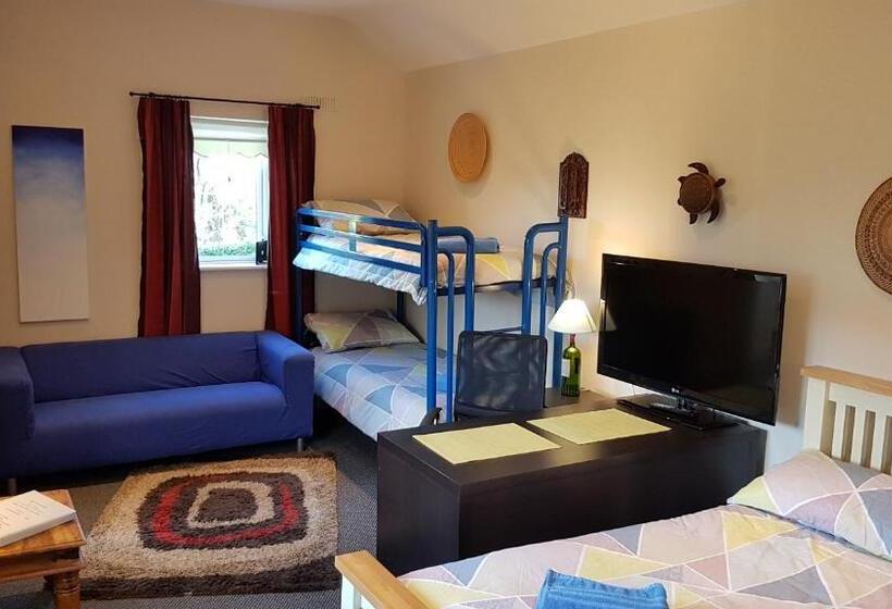 Hilltop Seaview Apartment