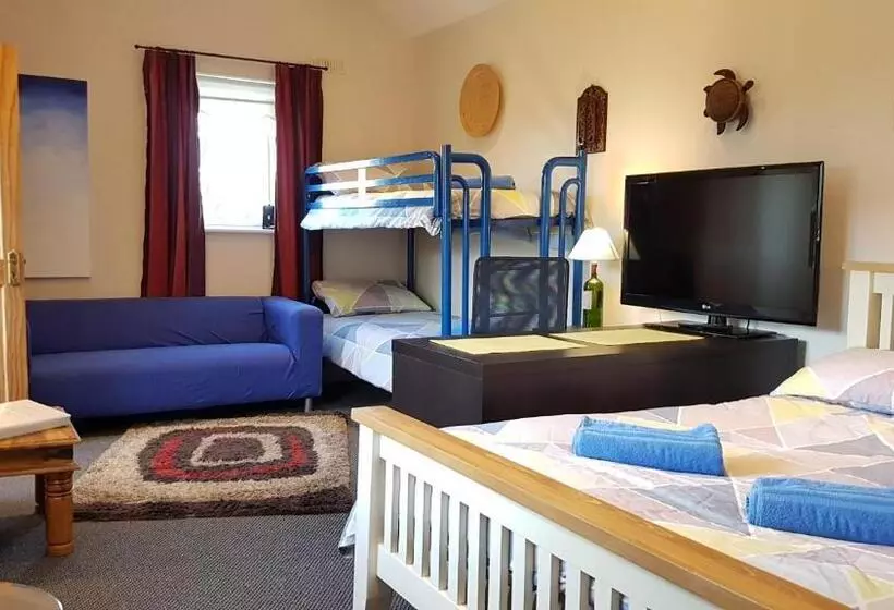 Hilltop Seaview Apartment