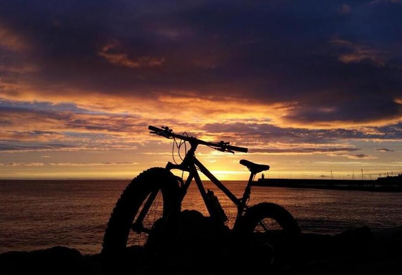 Hilltop Seaview Apartment