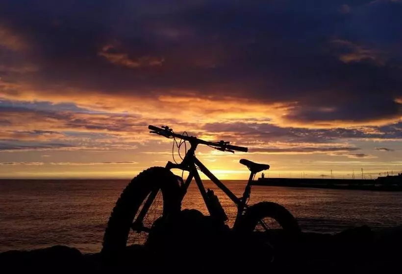 Hilltop Seaview Apartment