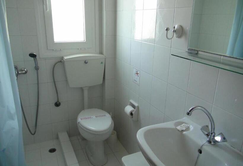 Filoxenia Hotel & Apartments