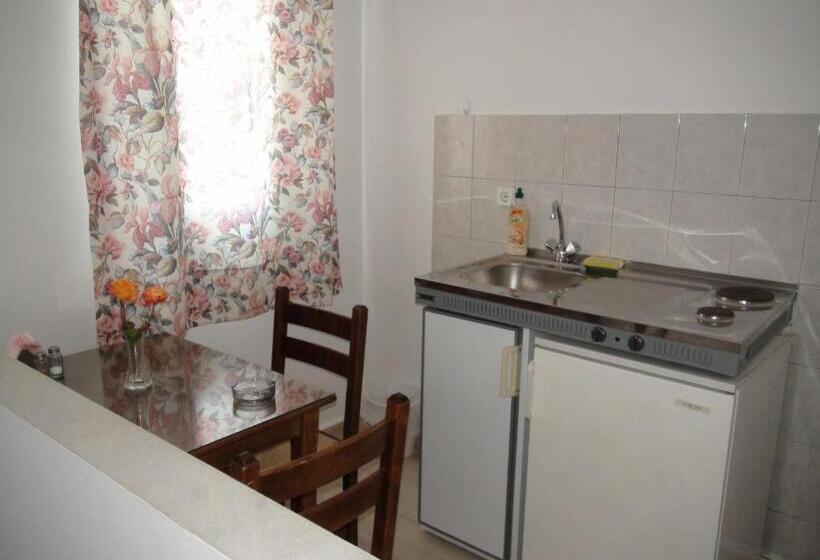 Filoxenia Hotel & Apartments