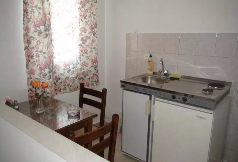 Filoxenia Hotel & Apartments