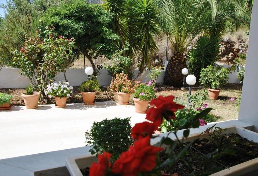 Filoxenia Hotel & Apartments