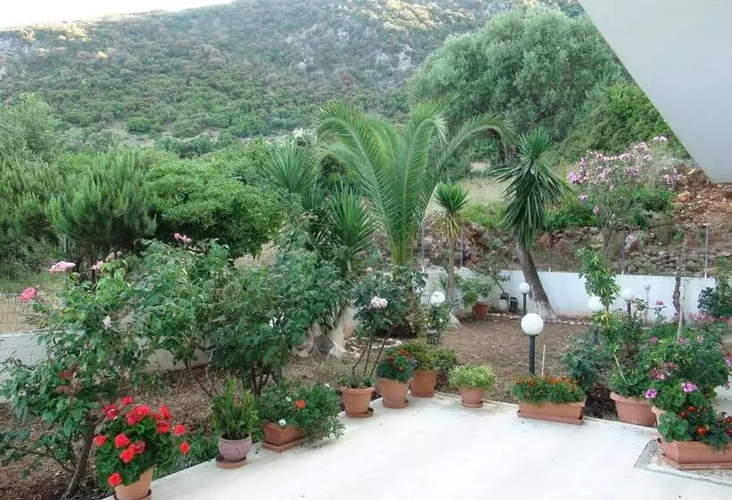 Filoxenia Hotel & Apartments