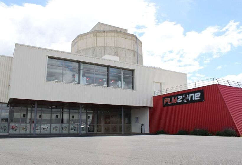 Hotel Auberge Flyzone Hostel