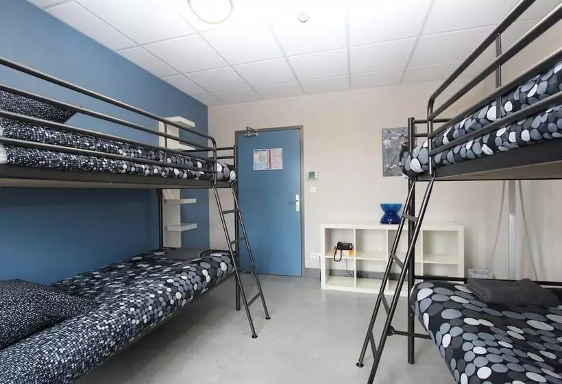 Hotelli Auberge Flyzone   Hostel