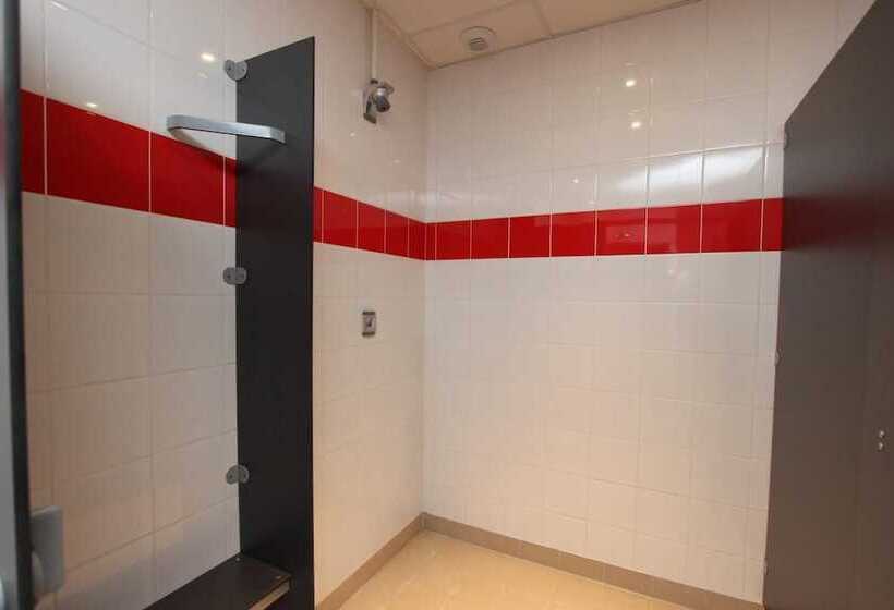 Hotel Auberge Flyzone Hostel