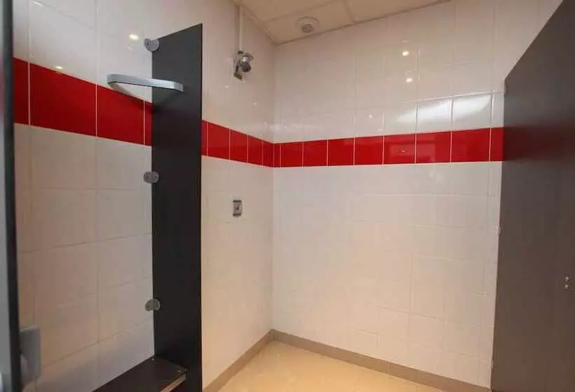 Hotelli Auberge Flyzone   Hostel