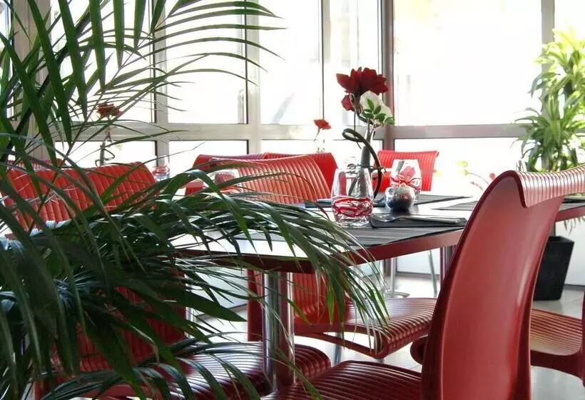 Hotelli Auberge Flyzone   Hostel