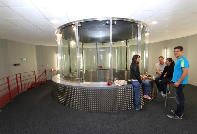 Hotel Auberge Flyzone Hostel