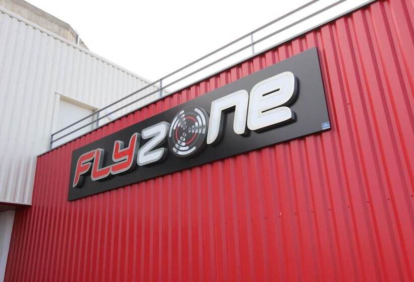 Hotel Auberge Flyzone Hostel