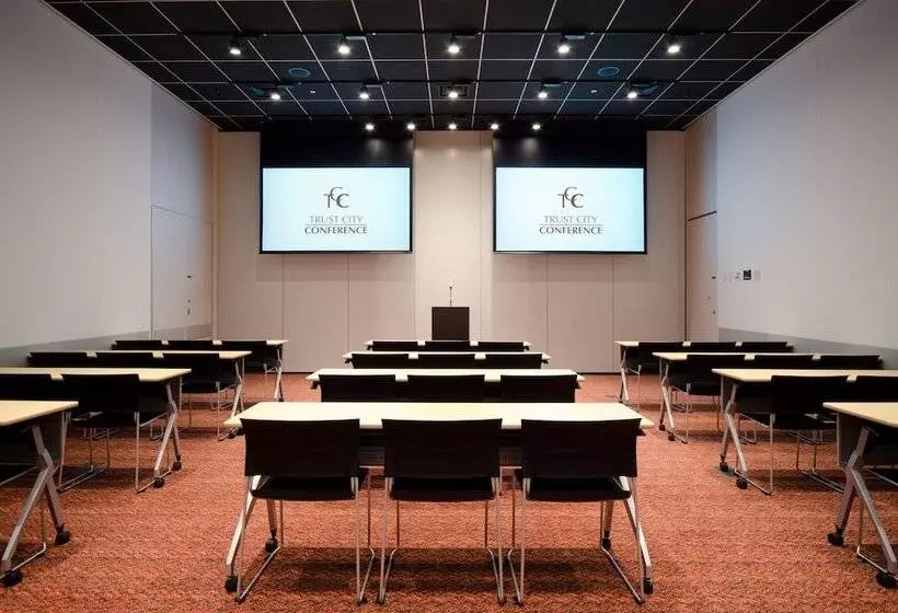 Hotel Courtyard By Marriott Tokyo Station