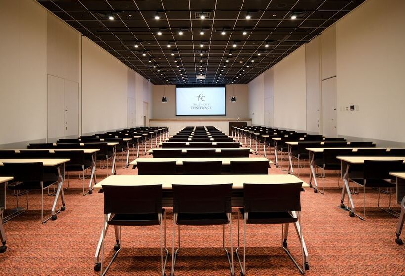 בית מלון כפרי Courtyard By Marriott Tokyo Station