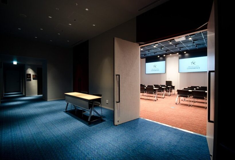 בית מלון כפרי Courtyard By Marriott Tokyo Station