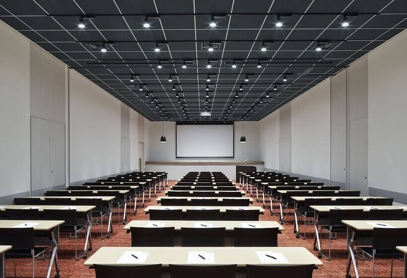 בית מלון כפרי Courtyard By Marriott Tokyo Station