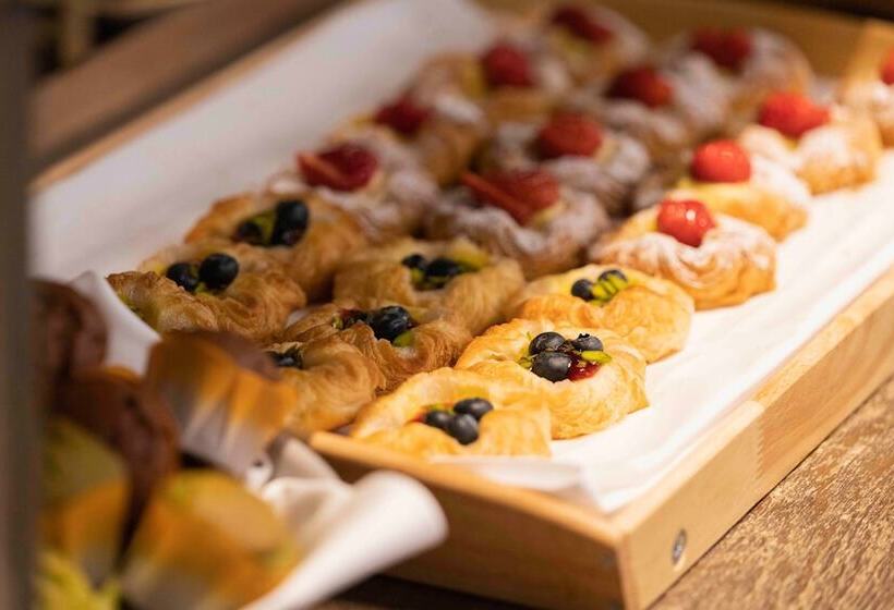 בית מלון כפרי Courtyard By Marriott Tokyo Station