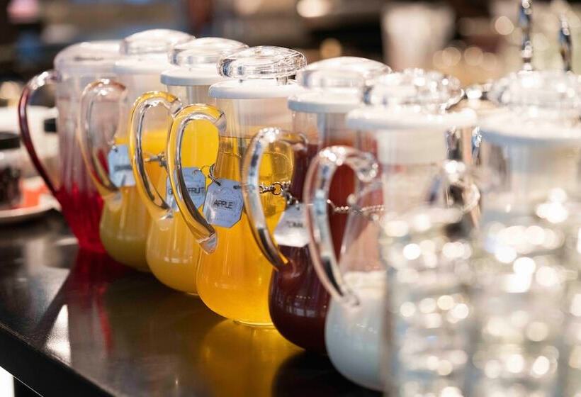 בית מלון כפרי Courtyard By Marriott Tokyo Station