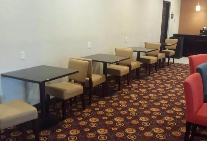 호텔 Days Inn By Wyndham Henryetta