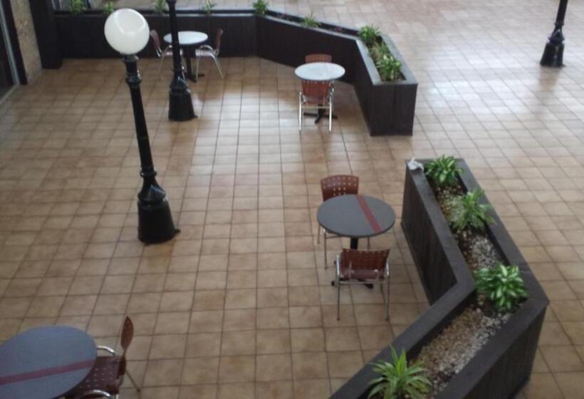 בית מלון כפרי Days Inn By Wyndham Henryetta