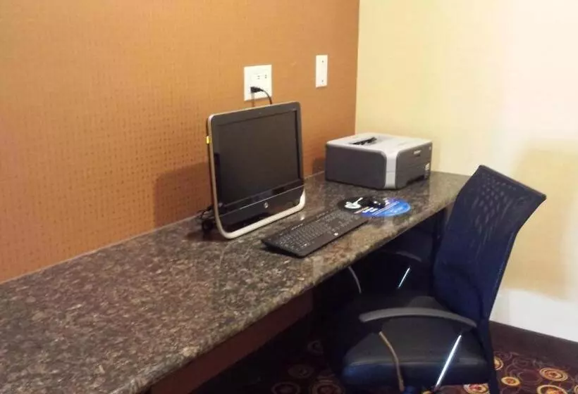 호텔 Days Inn By Wyndham Henryetta