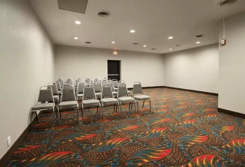 호텔 Days Inn By Wyndham Henryetta