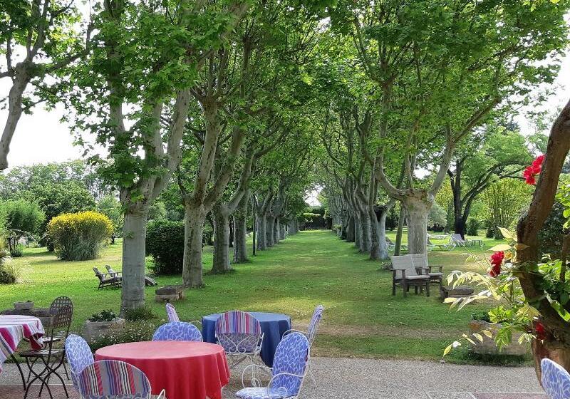 Отель Demeures Et Châteaux Hôtel L Hermitage