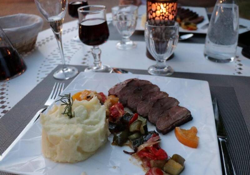 Отель Demeures Et Châteaux Hôtel L Hermitage